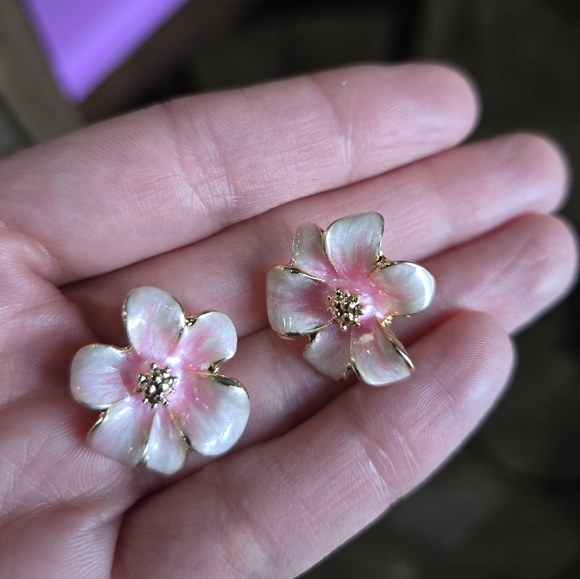 Jewelry - Elegant Pink and Gold Flower Clip On Earrings